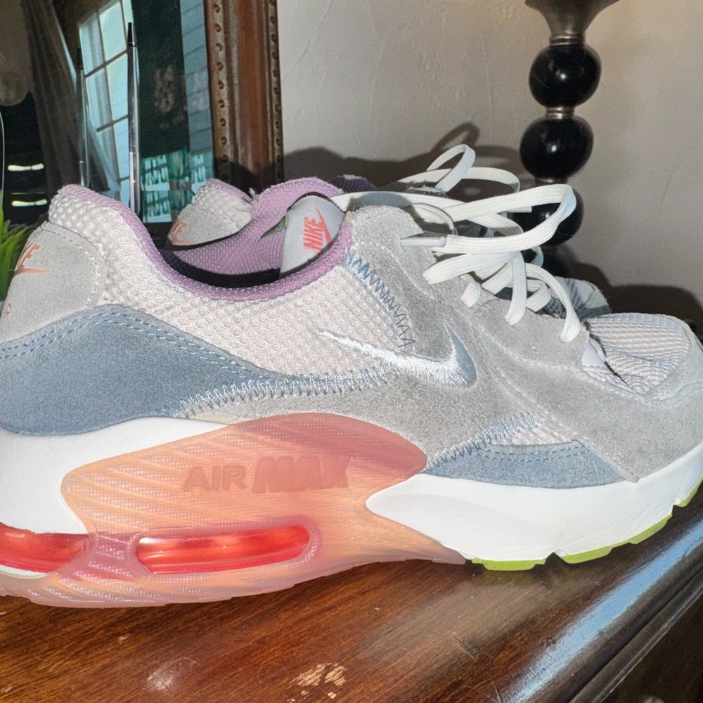 Nike Air Max WOMENS SIZE 10